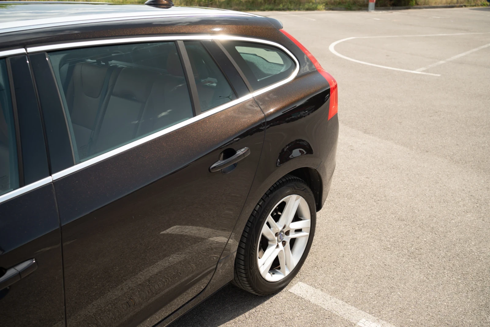 Volvo V60 D6 Summum, снимка 5 - Автомобили и джипове - 55892473