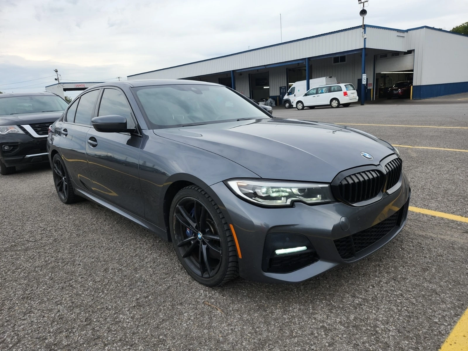 BMW 330 * 330I XDRIVE * АВТОКРЕДИТ БЕЗ ПЪРВОНАЧАЛНА ВНОСКА, снимка 2 - Автомобили и джипове - 56137208