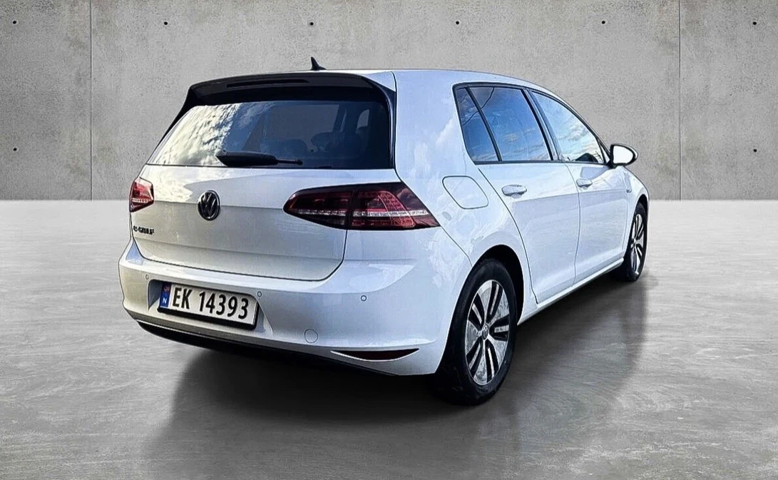 VW Golf, снимка 4 - Автомобили и джипове - 56623751