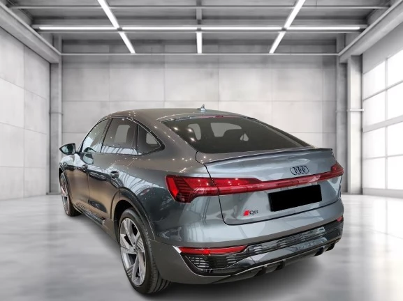 Audi Q8 e-Tron Sportback 55 = Black Optic Plus = Гаранция, снимка 2 - Автомобили и джипове - 54440989