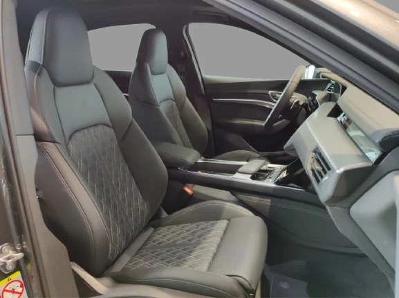 Audi Q8 e-Tron Sportback 55 = Black Optic Plus = Гаранция, снимка 7 - Автомобили и джипове - 54440989