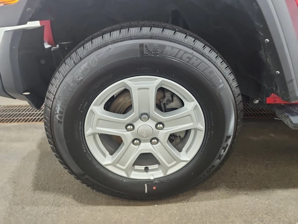 Jeep Wrangler * UNLIMITED SPORT * CARFAX *  - изображение 6