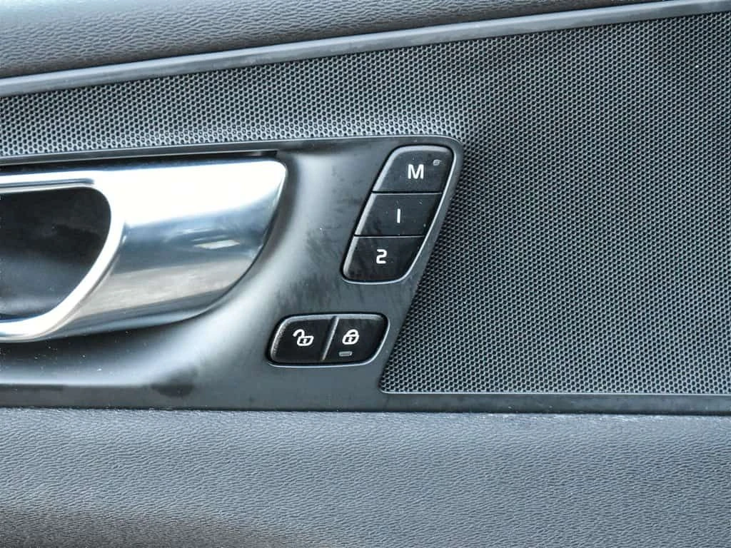 Volvo XC60 * B6 AWD Momentum * CARFAX * ���� �� �� | Mobile.bg � ����������� 16