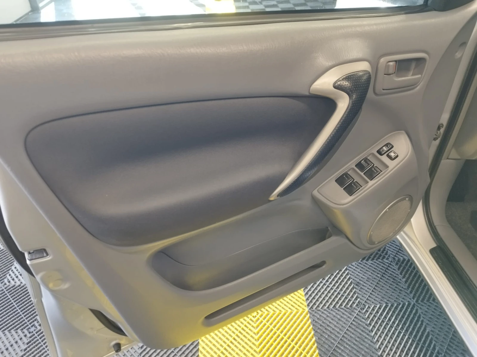 Toyota Rav4 2.2d4d 116kc, снимка 14 - Автомобили и джипове - 53814558