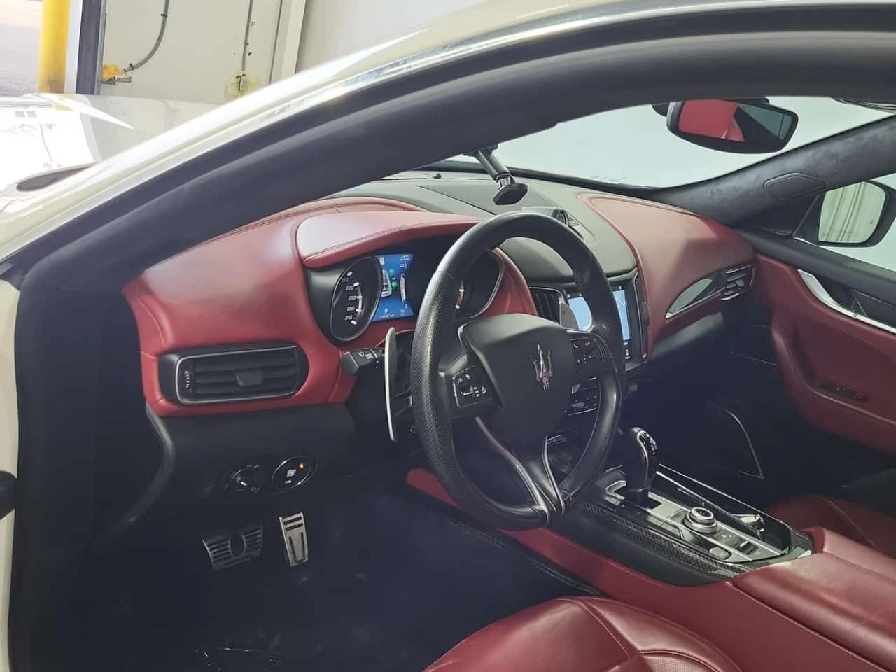 Maserati Levante S GRANSPORT| ЧЕРВЕН САЛОН| ПАМЕТ| PANO| 2 КЛЮЧА| 3, снимка 9 - Автомобили и джипове - 54235802