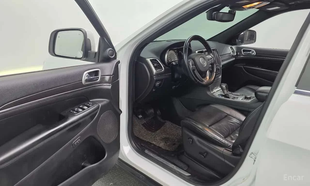 Jeep Cherokee 3.6 Limited/ПОДГРЕВ/ПАНОРАМА/ФИНАНСИРАНЕ, снимка 10 - Автомобили и джипове - 56272962