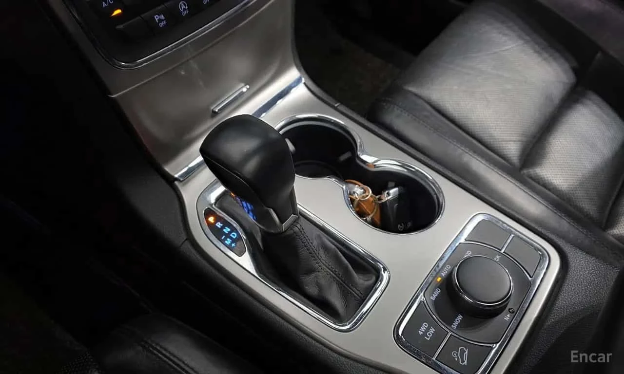 Jeep Cherokee 3.6 Limited/ПОДГРЕВ/ПАНОРАМА/ФИНАНСИРАНЕ, снимка 9 - Автомобили и джипове - 56272962