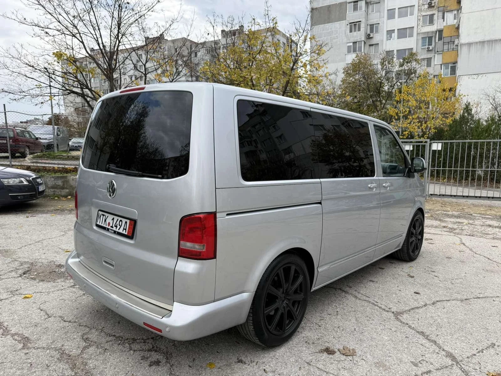 VW Multivan, снимка 3 - Бусове и автобуси - 56713606