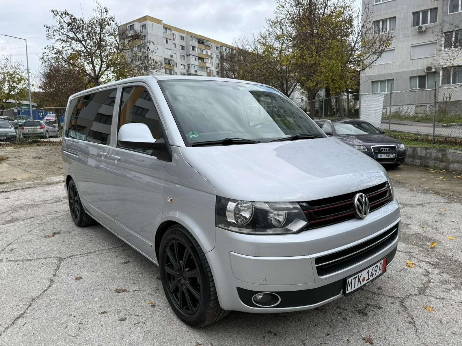 VW Multivan, снимка 2 - Бусове и автобуси - 56713606