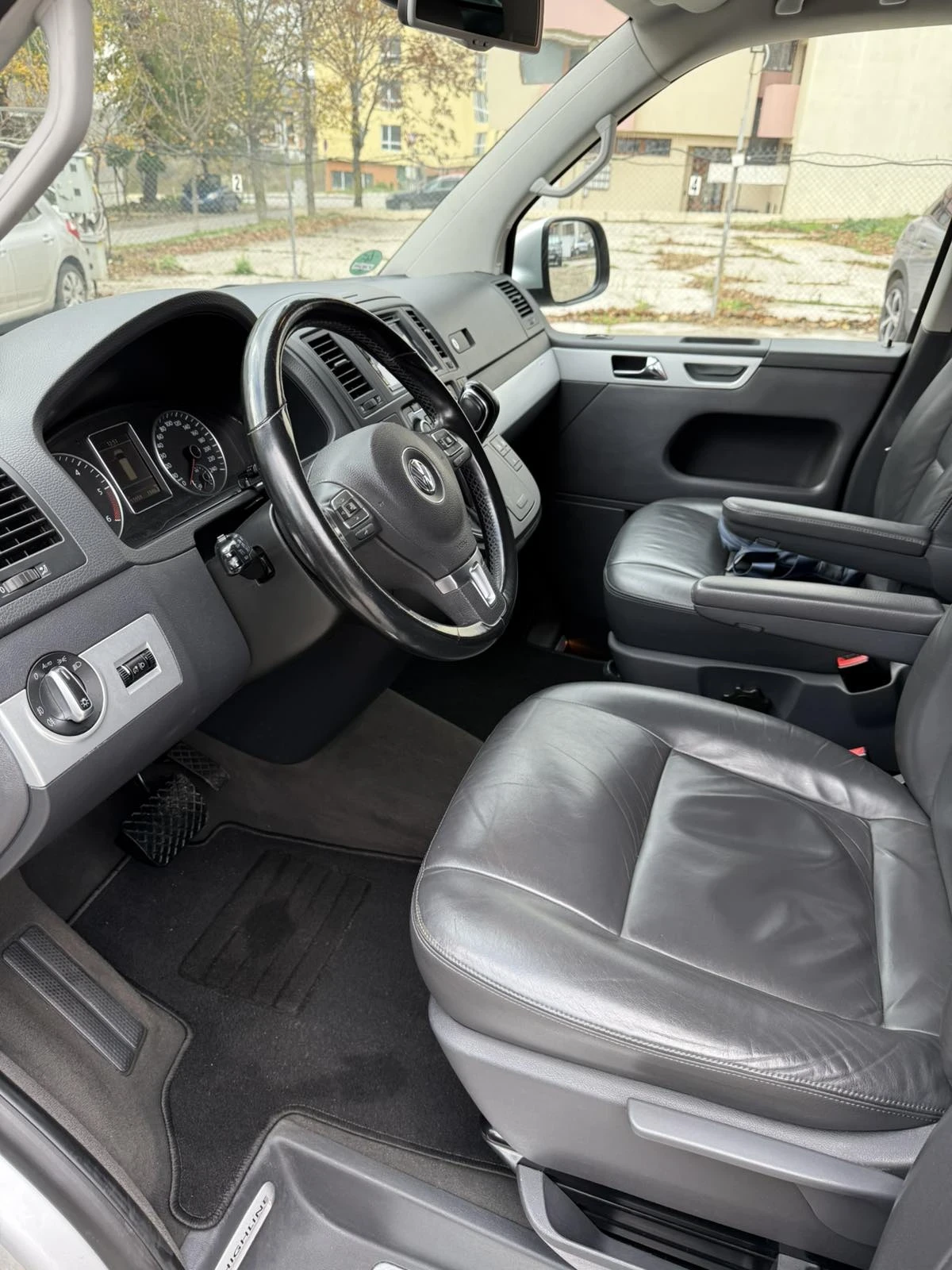 VW Multivan, снимка 5 - Бусове и автобуси - 56713606
