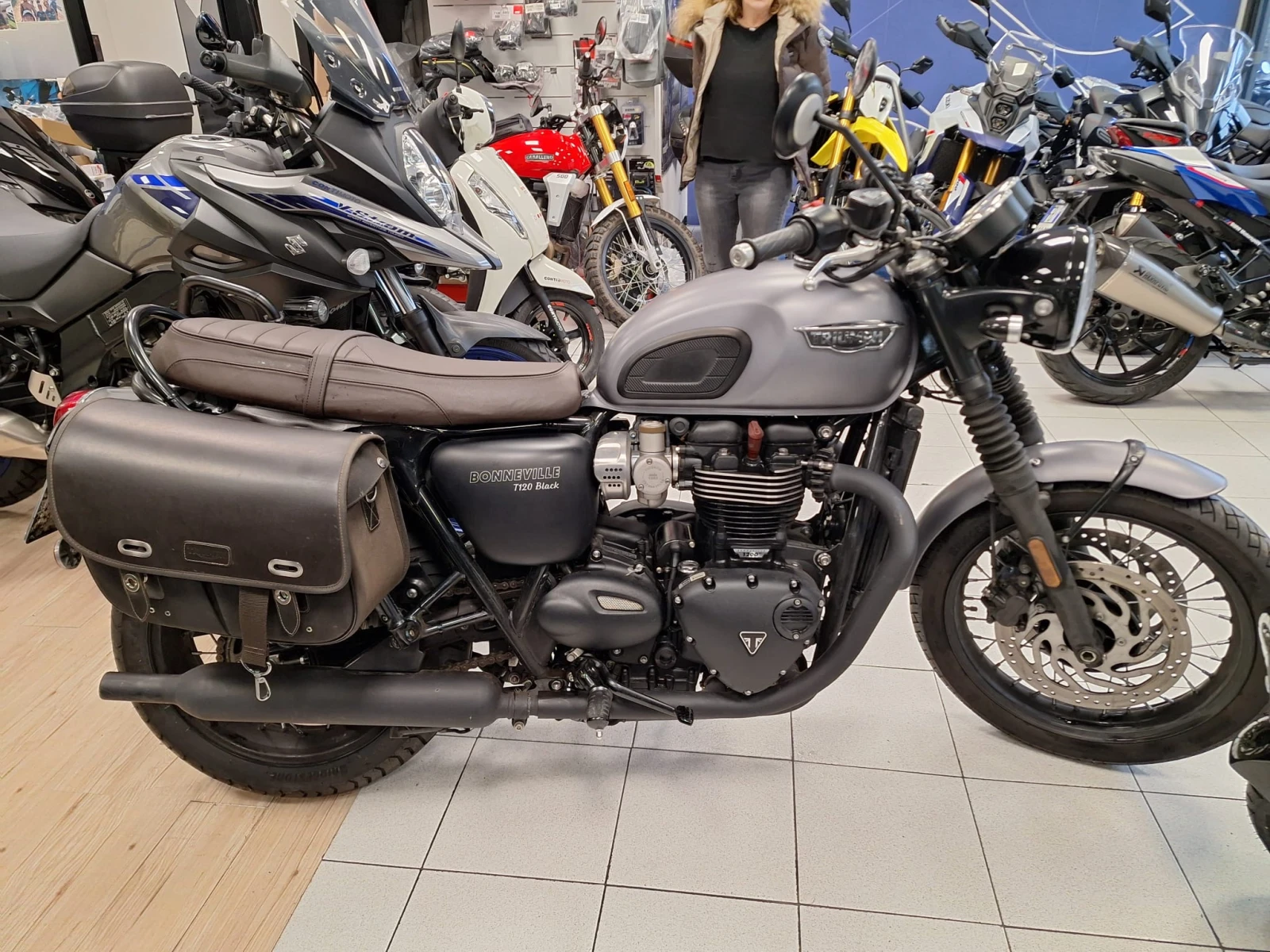 Triumph Bonneville T120 -black -LIZING, снимка 1