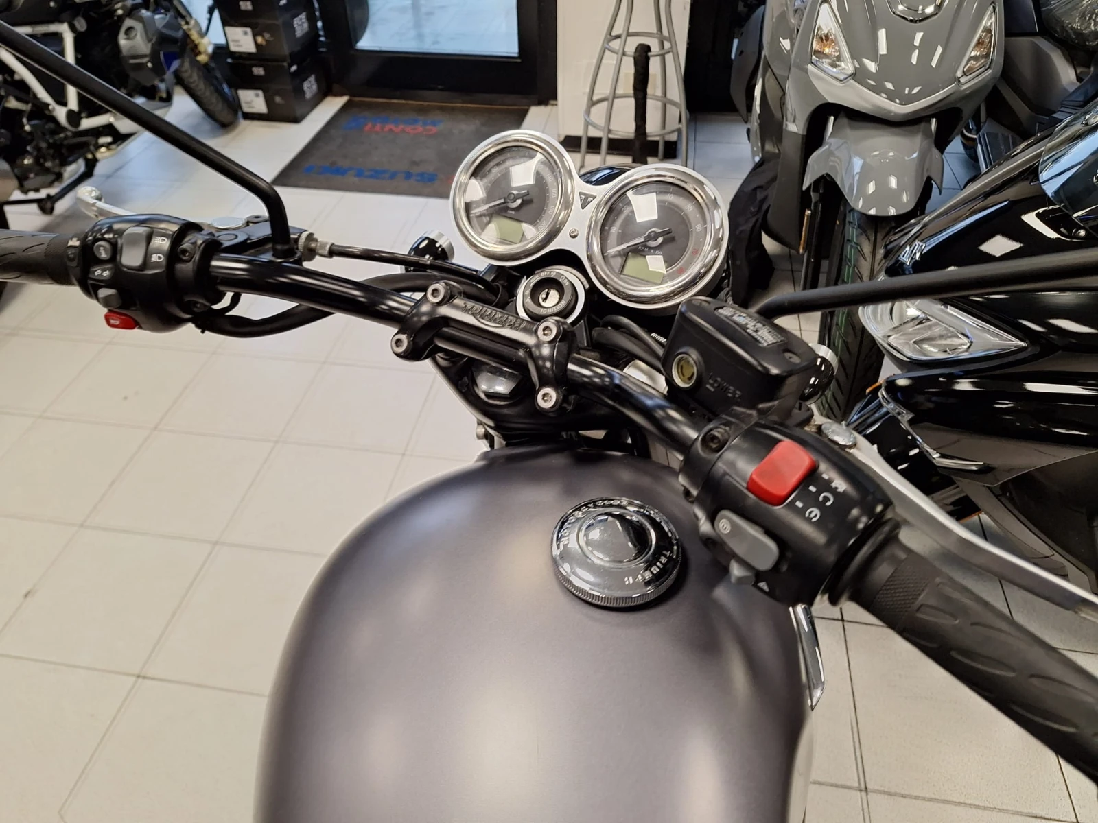 Triumph Bonneville T120 -black -LIZING - изображение 5