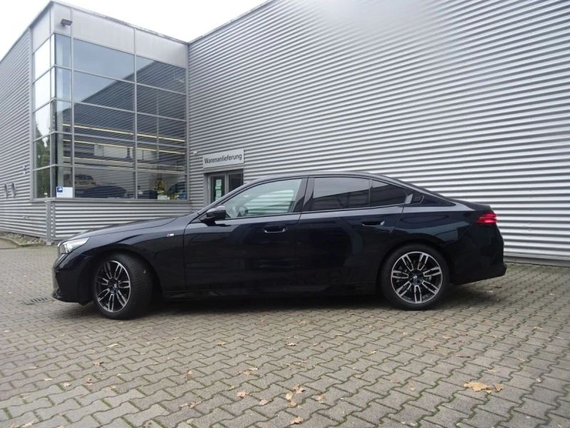 BMW 520 d/ xDrive/ M-SPORT/ NEW MODEL/ H&K/ HEAD UP/ 360/, снимка 4 - Автомобили и джипове - 48664261