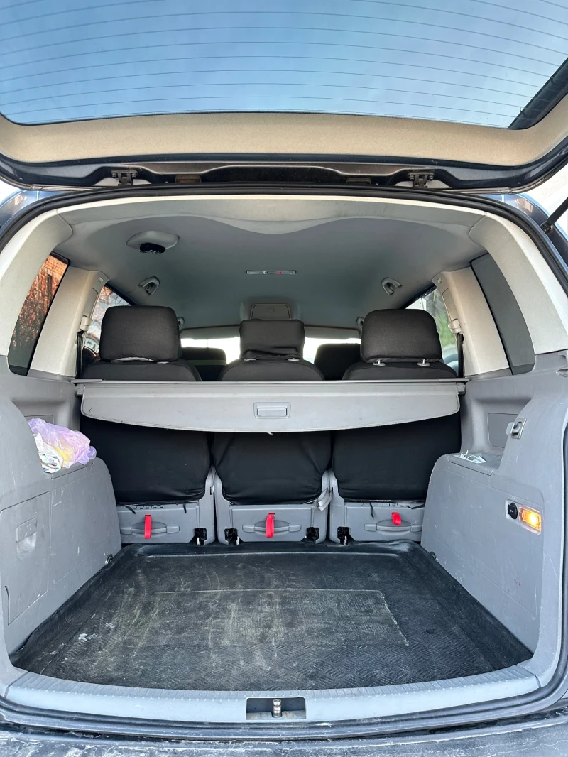 VW Touran 1.9 105 коня, снимка 10 - Автомобили и джипове - 52225213