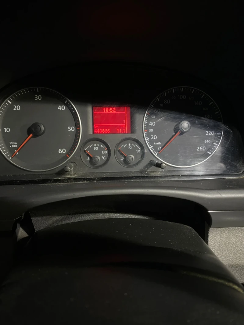 VW Touran 1.9 105 коня, снимка 7 - Автомобили и джипове - 52225213