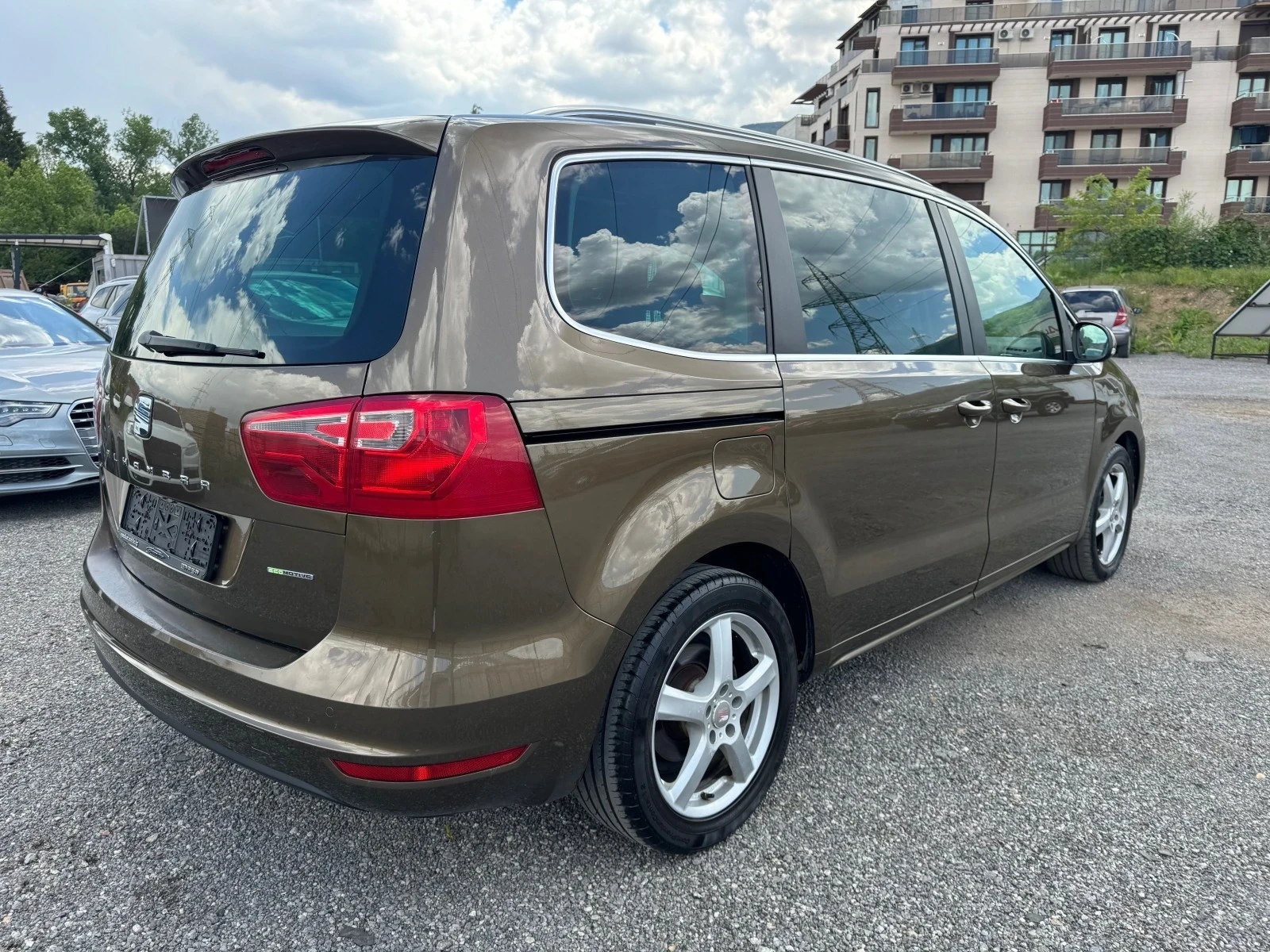 Seat Alhambra 2.0TDI Автомат Панорама Навигация - изображение 4