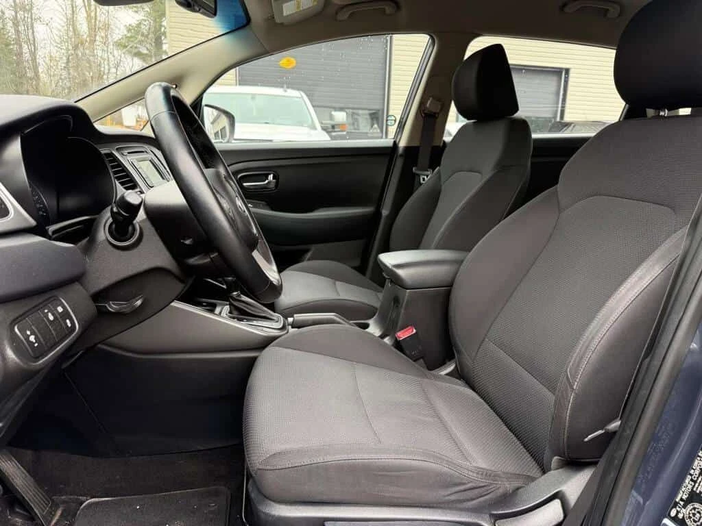 Kia Sedona * FWD | EX | HTD SEATS | REAR CAM | WAGON * CARFAX, снимка 10 - Автомобили и джипове - 53921801