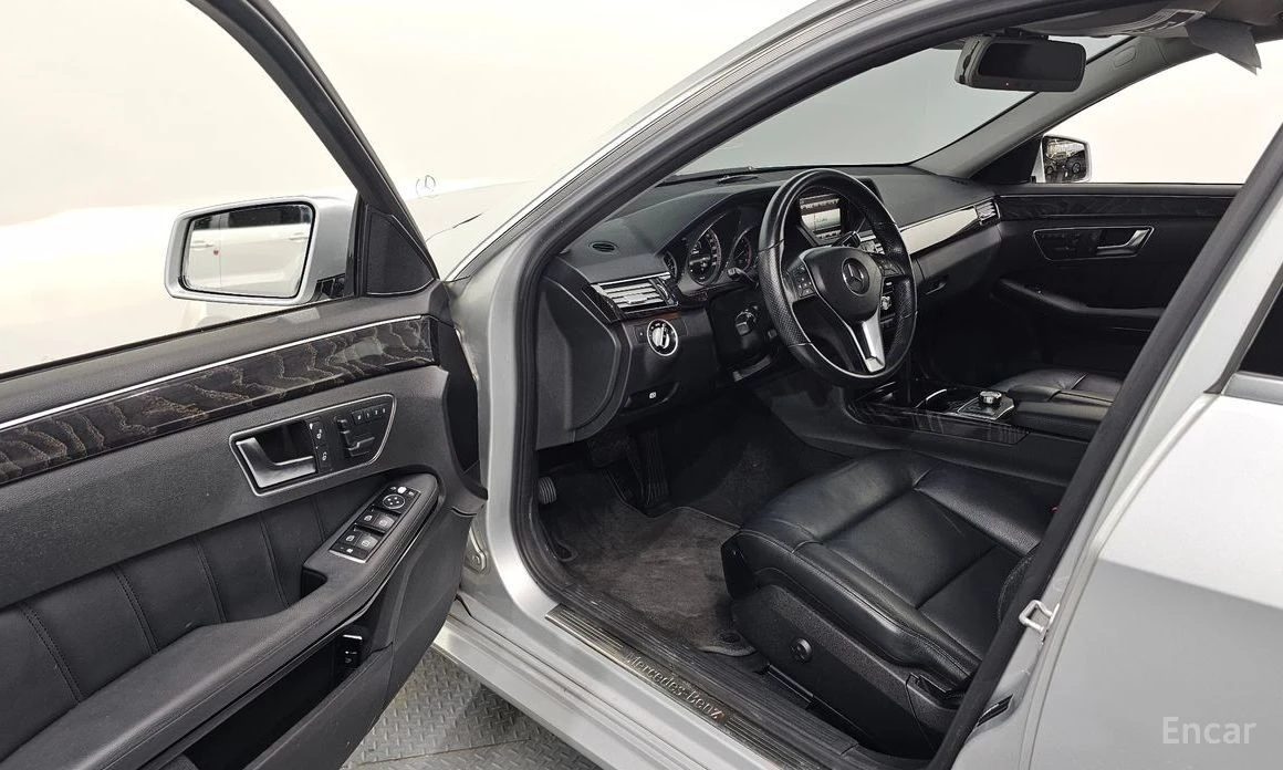 Mercedes-Benz E 300, снимка 10 - Автомобили и джипове - 53987465