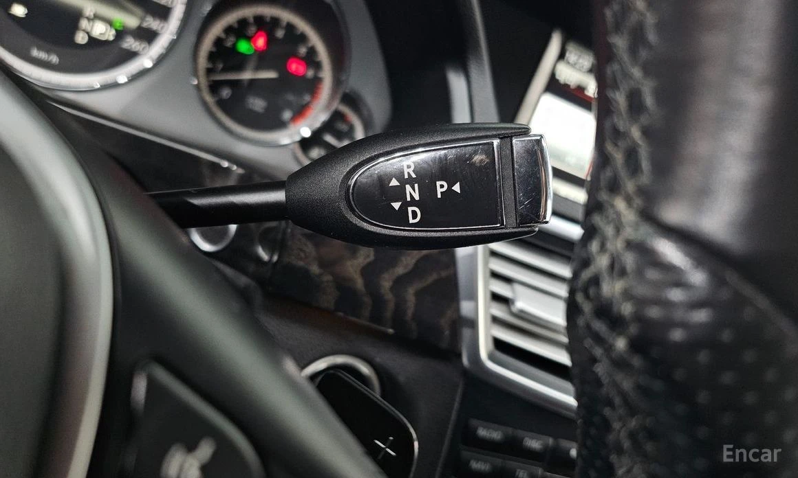 Mercedes-Benz E 300, снимка 9 - Автомобили и джипове - 53987465