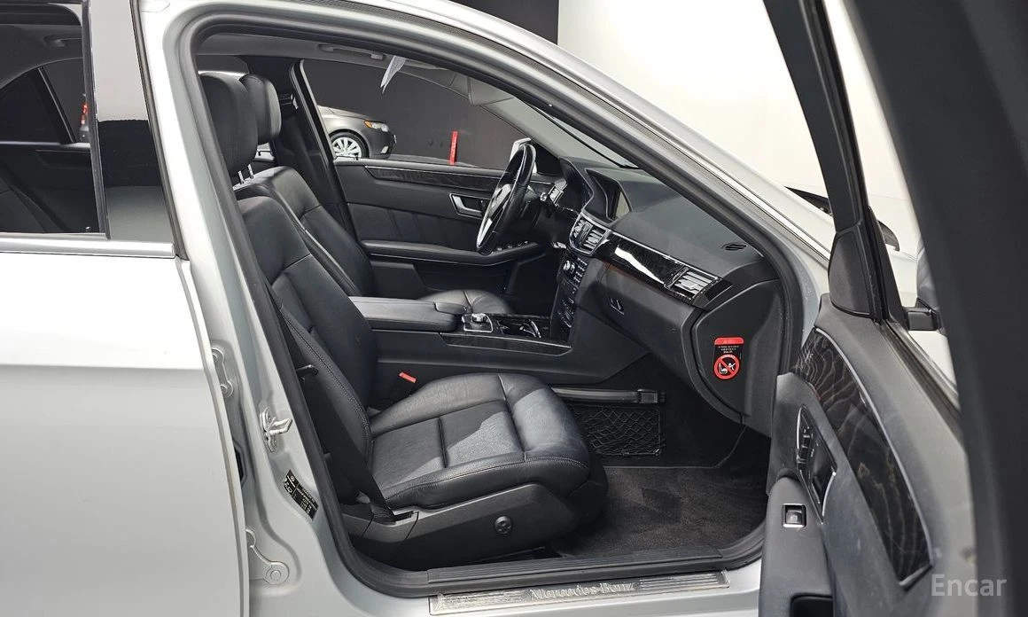 Mercedes-Benz E 300, снимка 12 - Автомобили и джипове - 53987465