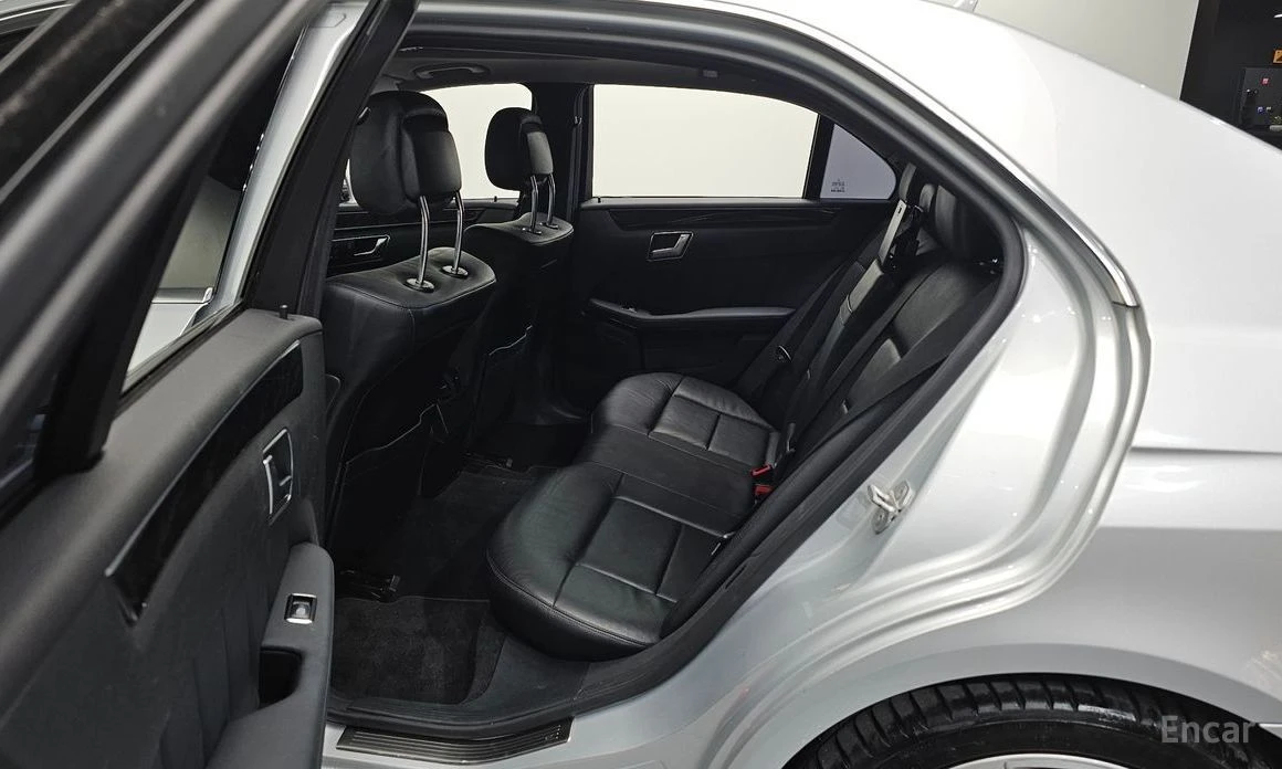 Mercedes-Benz E 300, снимка 11 - Автомобили и джипове - 53987465