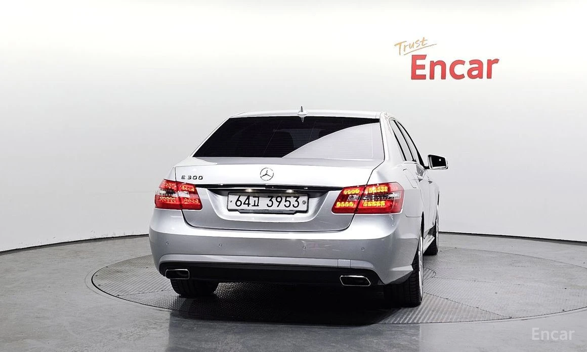 Mercedes-Benz E 300, снимка 4 - Автомобили и джипове - 53987465