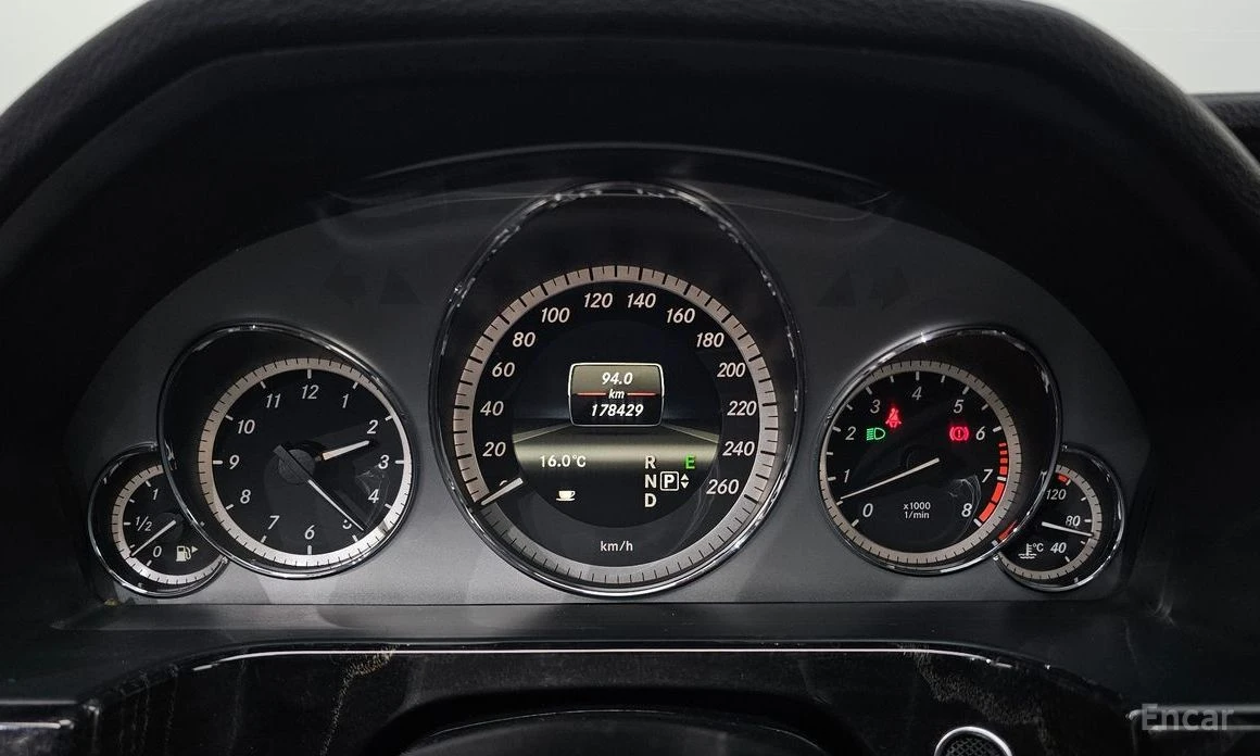 Mercedes-Benz E 300, снимка 8 - Автомобили и джипове - 53987465