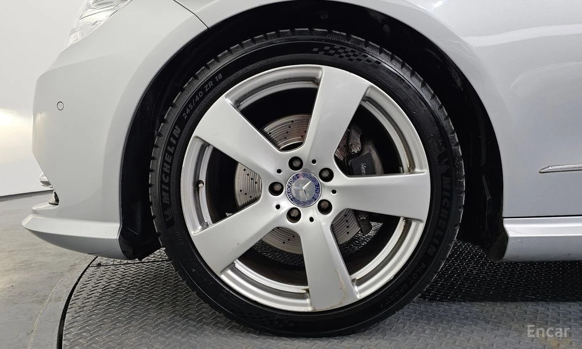 Mercedes-Benz E 300, снимка 5 - Автомобили и джипове - 53987465