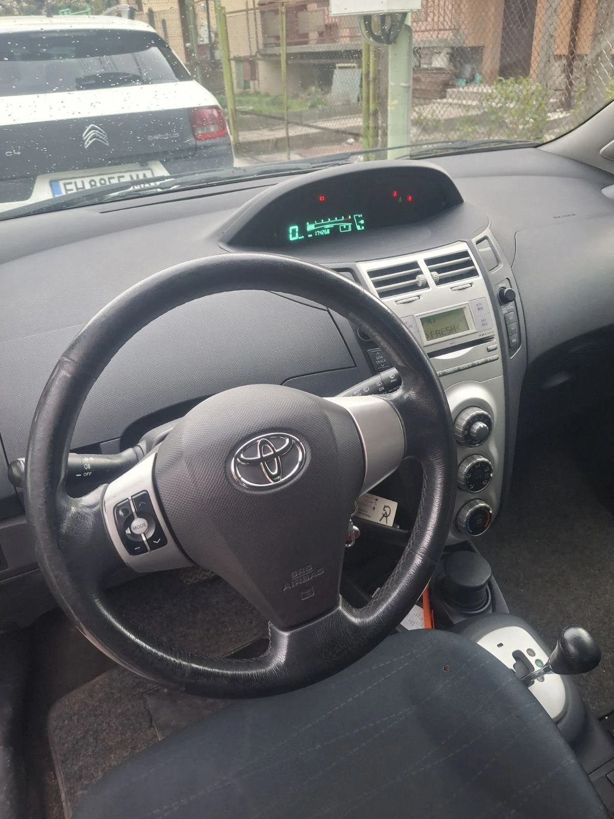Toyota Yaris 1.4 d4d, снимка 5 - Автомобили и джипове - 54395907