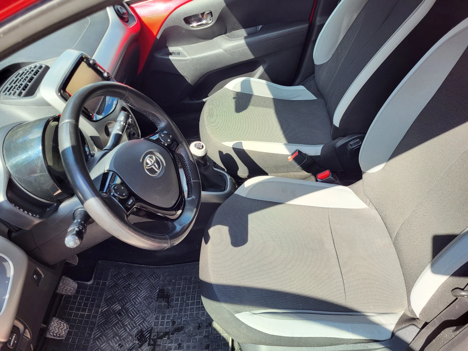 Toyota Aygo, снимка 8 - Автомобили и джипове - 54596693