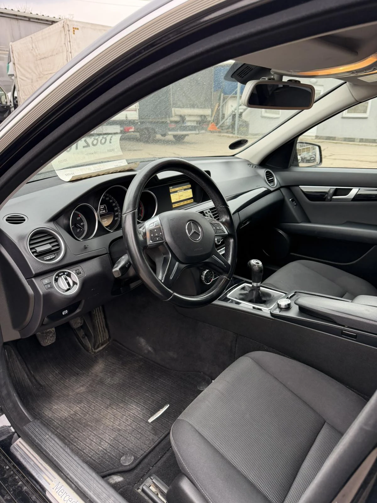 Mercedes-Benz C 220, снимка 2 - Автомобили и джипове - 54689311