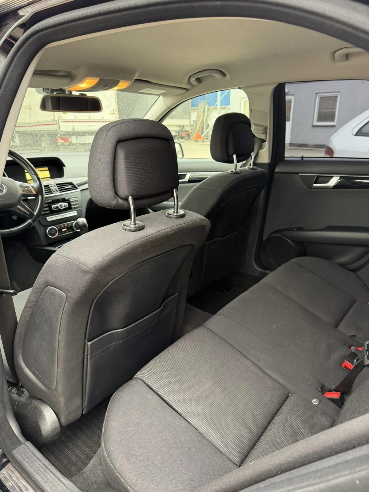 Mercedes-Benz C 220, снимка 7 - Автомобили и джипове - 54689311