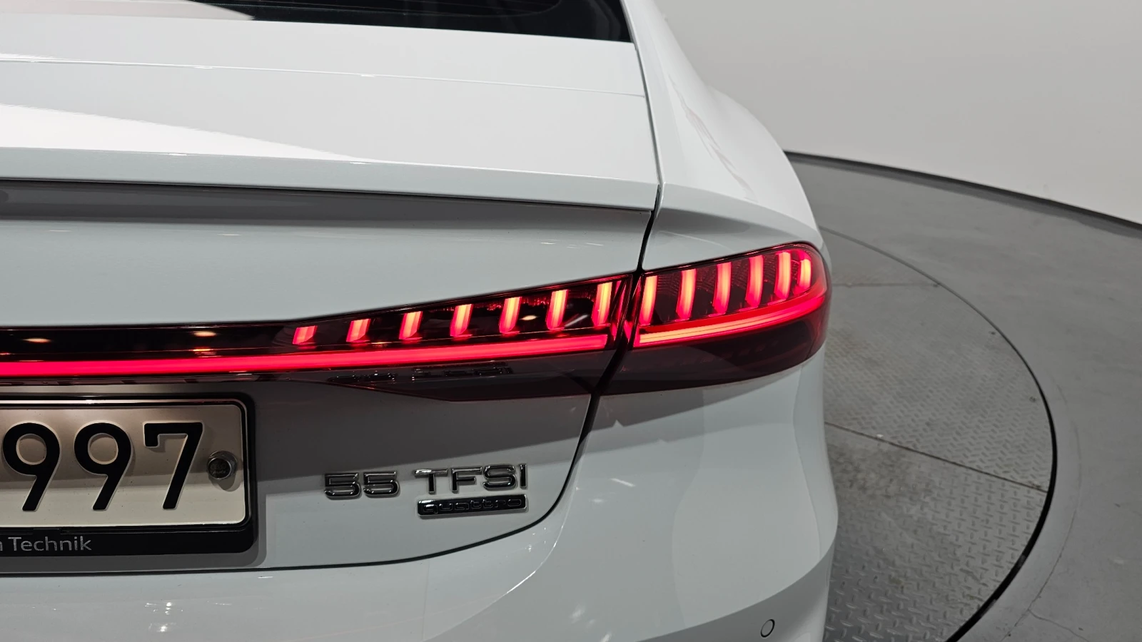 Audi A7 * ДИСТРОНИК * 360 КАМЕРА * ОБДУХВАНЕ * ПАНОРАМА, снимка 6 - Автомобили и джипове - 55392010