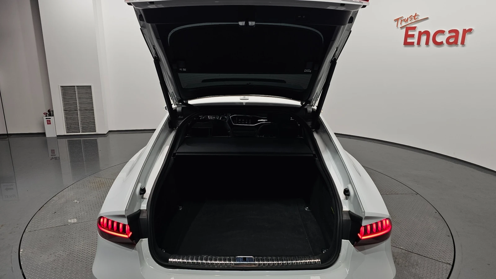 Audi A7 * ДИСТРОНИК * 360 КАМЕРА * ОБДУХВАНЕ * ПАНОРАМА, снимка 4 - Автомобили и джипове - 55392010