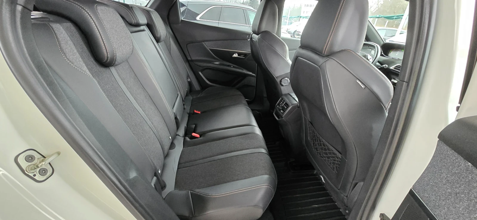 Peugeot 3008 GT-Line 1.5 HDI 130к.с. КАТО НОВА, снимка 12 - Автомобили и джипове - 55437091