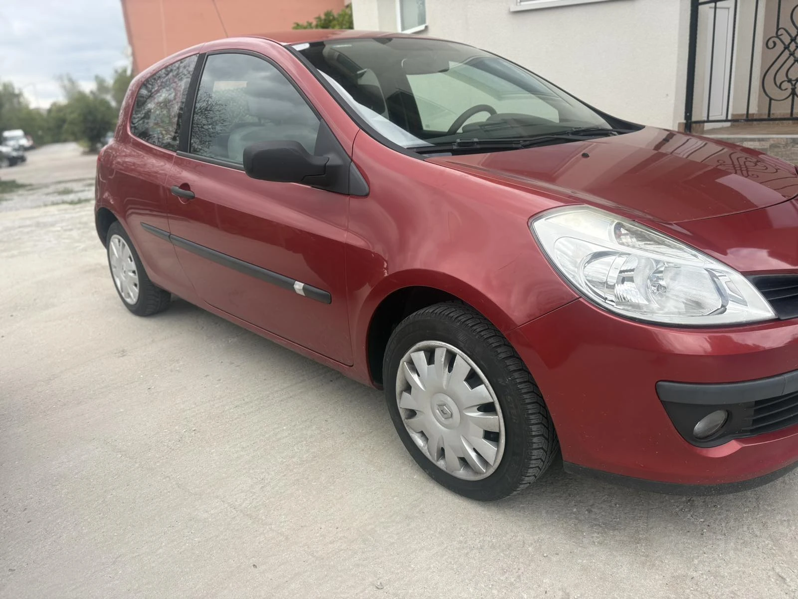 Renault Clio 1.2i, снимка 5 - Автомобили и джипове - 55846546