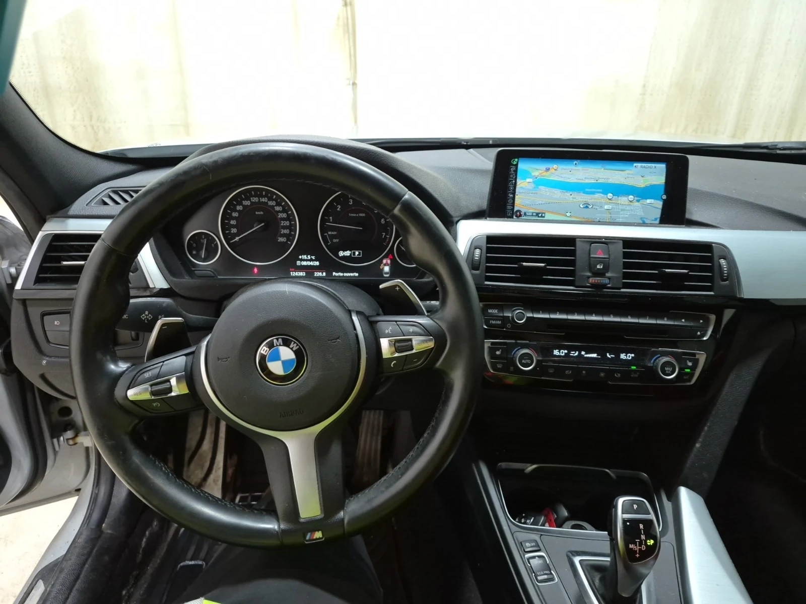 BMW 328 I XDRIVE / HUD / HARMAN KARDON / PANO, снимка 11 - Автомобили и джипове - 55898345