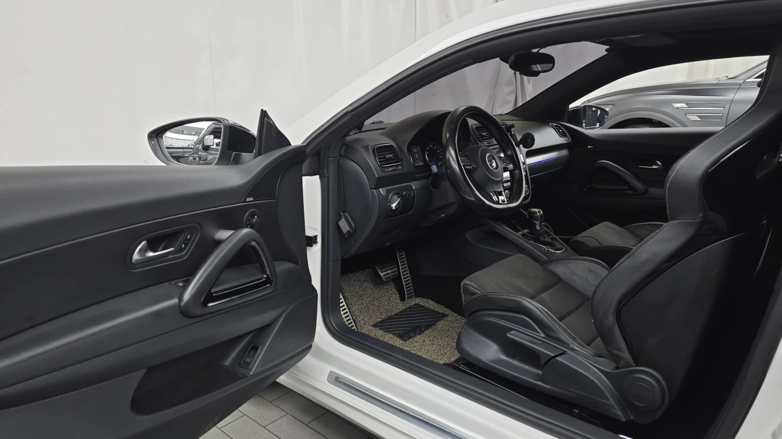 VW Scirocco 2.0 TSI R* ЛЮК* КРАЙНА ЦЕНА, снимка 10 - Автомобили и джипове - 55983939