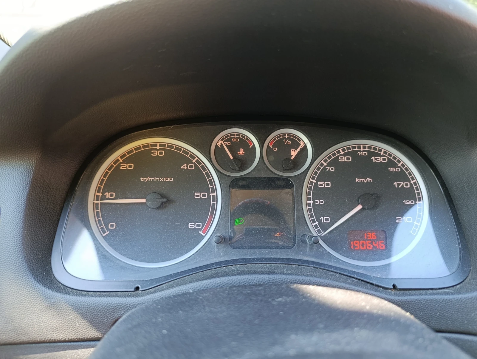 Peugeot 307 2.0 HDI, снимка 14 - Автомобили и джипове - 56150659