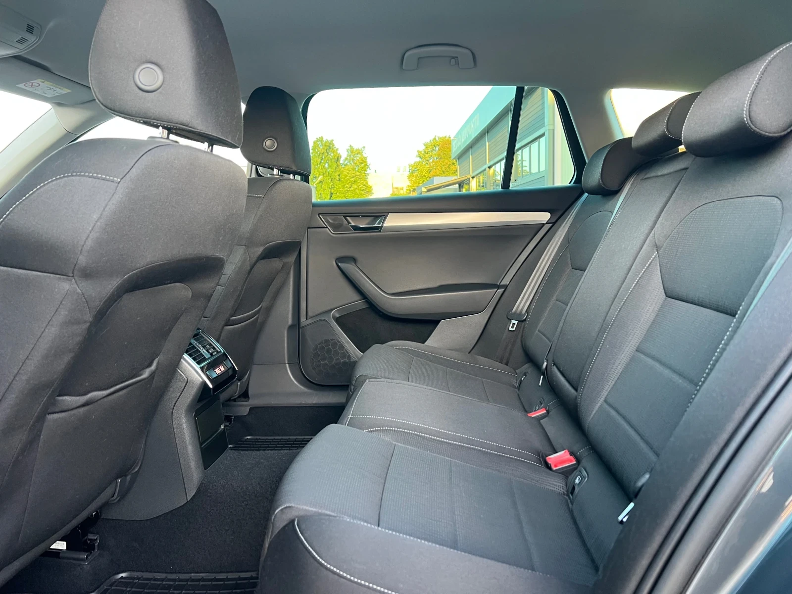 Skoda Superb 1.6 TDI, снимка 13 - Автомобили и джипове - 56167202