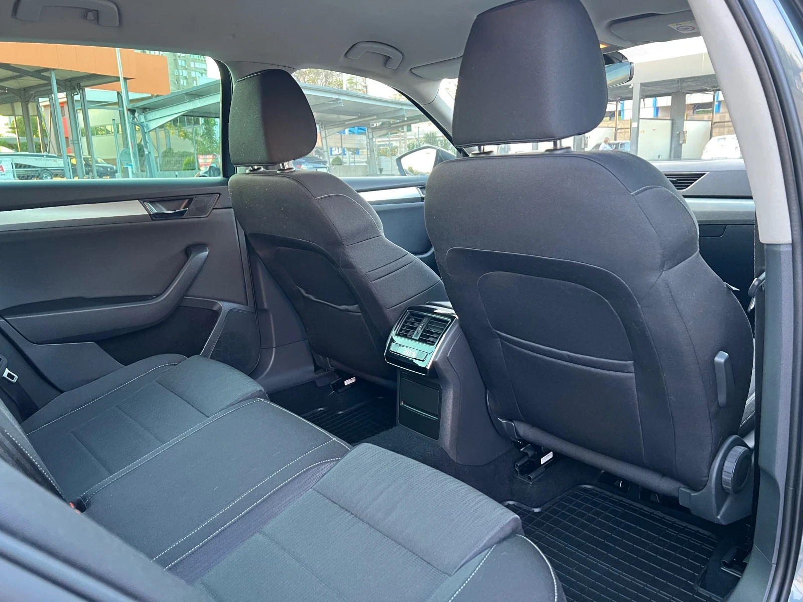 Skoda Superb 1.6 TDI, снимка 14 - Автомобили и джипове - 56167202