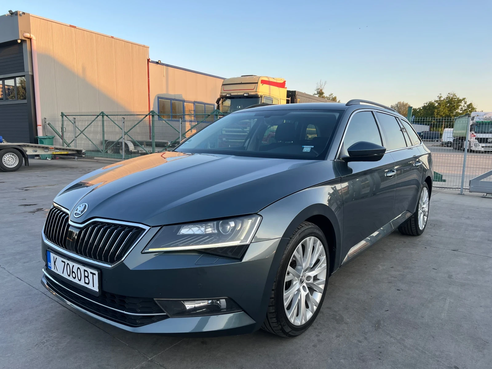 Skoda Superb 1.6 TDI, снимка 8 - Автомобили и джипове - 56167202