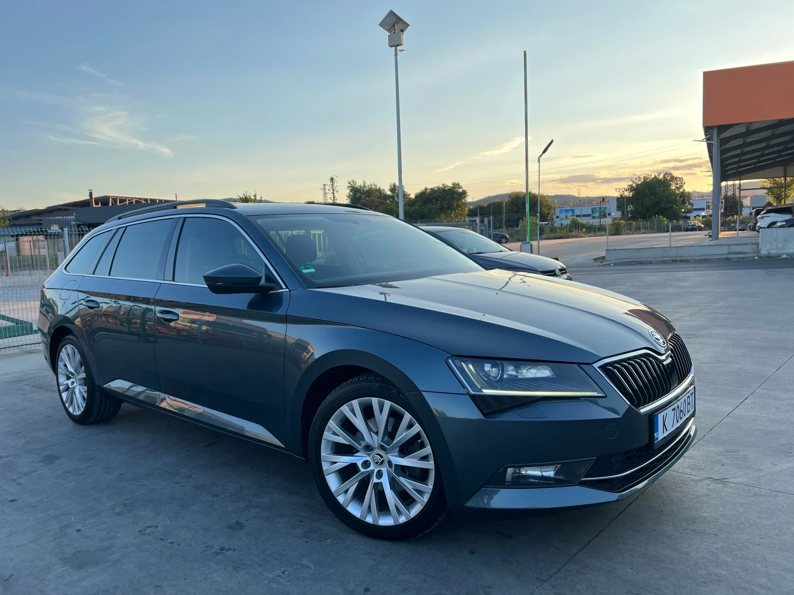 Skoda Superb 1.6 TDI, снимка 2 - Автомобили и джипове - 56167202