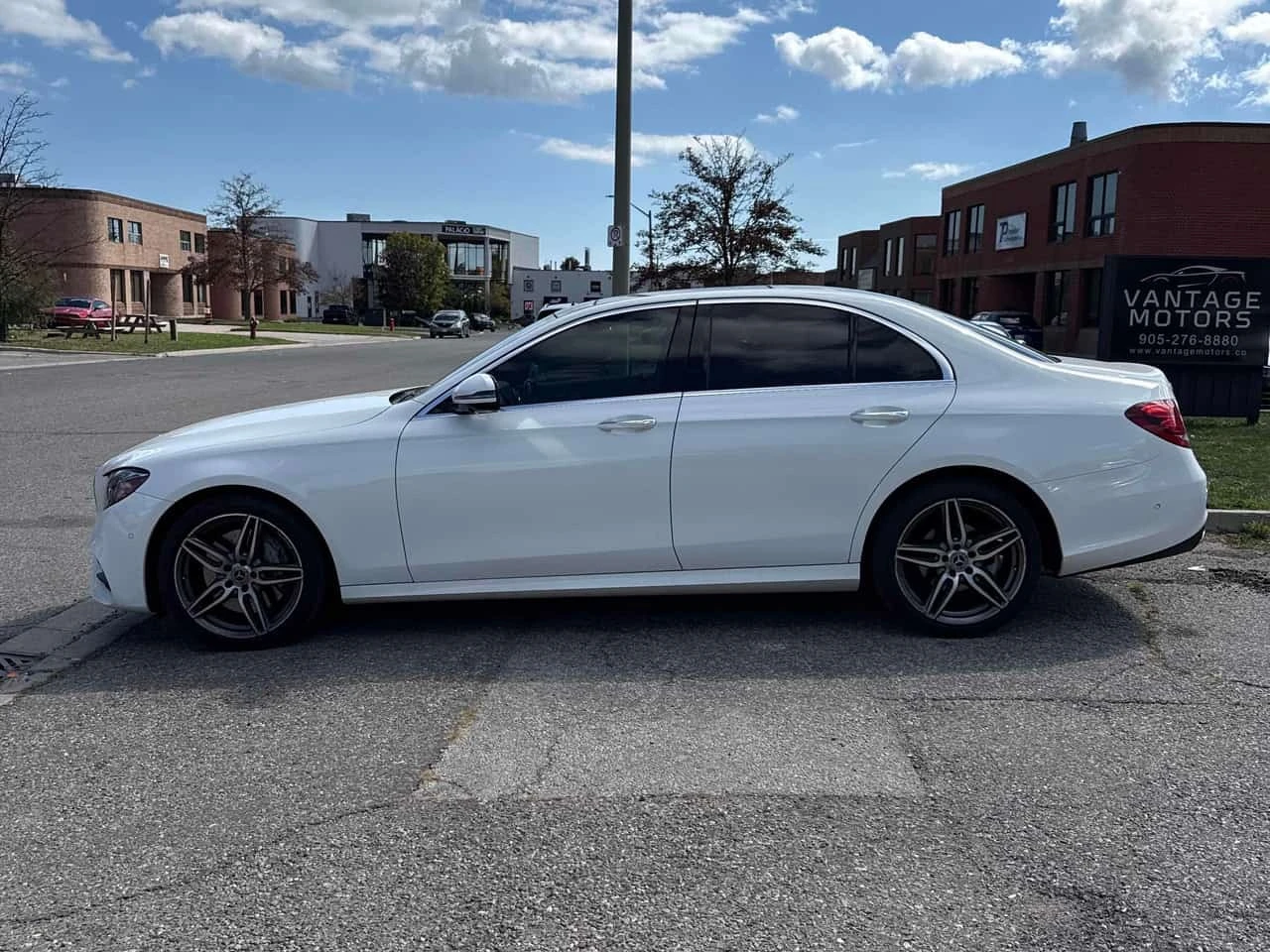 Mercedes-Benz E 350 CARFAX, снимка 2 - Автомобили и джипове - 56254066