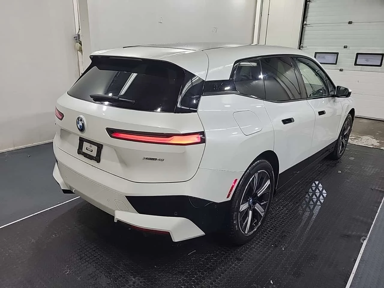 BMW iX Sports Activity Vehicle Xdrive40  CARFAX | Mobile.bg � ����������� 2