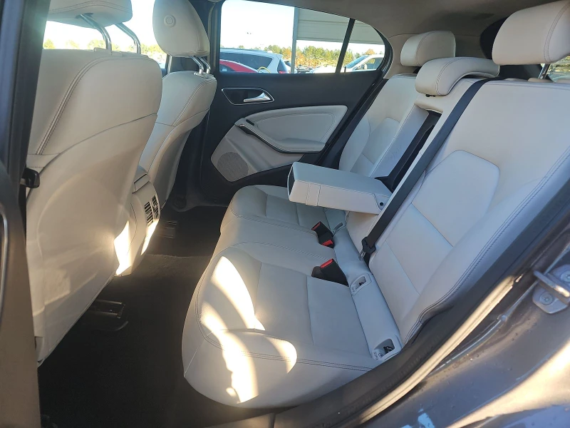 Mercedes-Benz GLA 250 * Premium* БЕЗ ЩЕТИ* ПОДГРЕВ* ПАМЕТ* МЪРТВА ТОЧКА*, снимка 8 - Автомобили и джипове - 52920848