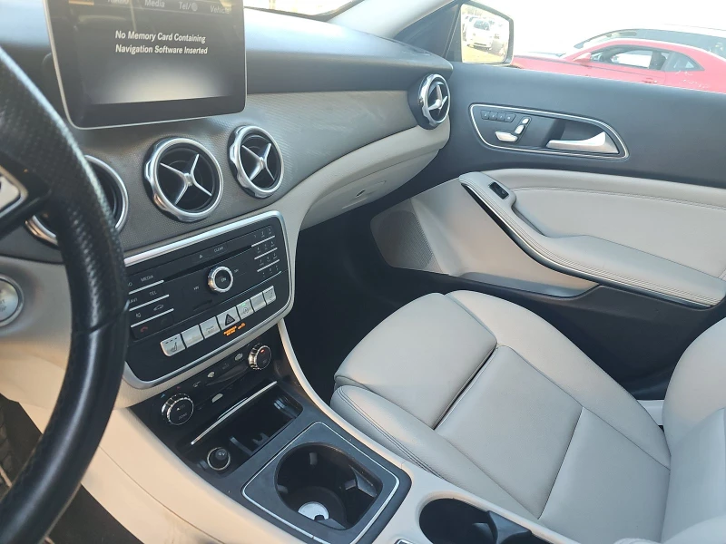 Mercedes-Benz GLA 250 * Premium* БЕЗ ЩЕТИ* ПОДГРЕВ* ПАМЕТ* МЪРТВА ТОЧКА*, снимка 11 - Автомобили и джипове - 52920848
