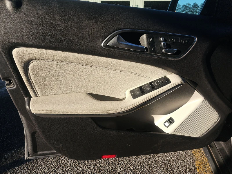 Mercedes-Benz GLA 250 * Premium* БЕЗ ЩЕТИ* ПОДГРЕВ* ПАМЕТ* МЪРТВА ТОЧКА*, снимка 7 - Автомобили и джипове - 52920848