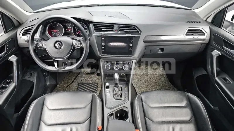 VW Tiguan 2.0 TDI| ПОДГРЕВ| DISTRONIC| ВКЛ.ТЕХНОТЕСТ, снимка 3 - Автомобили и джипове - 54969200