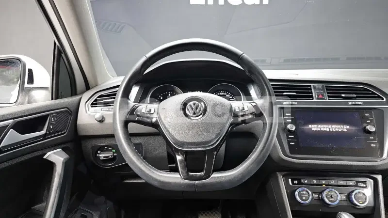 VW Tiguan 2.0 TDI| ПОДГРЕВ| DISTRONIC| ВКЛ.ТЕХНОТЕСТ, снимка 7 - Автомобили и джипове - 54969200